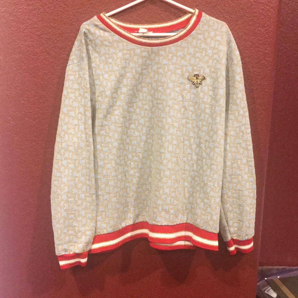 H&M Gray Patterned Crew Sweater with Red Trim and Bee Patch